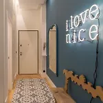 Cours Saleya Renovated 3 Bedrooms 1 Min To Air Conditioning 公寓