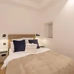 Cours Saleya Renovated 3 Bedrooms 1 Min To Air Conditioning *
