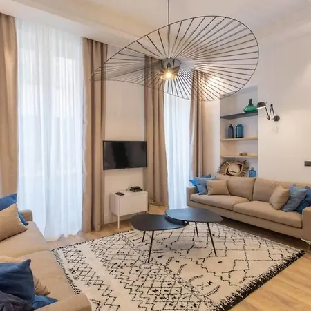 Apartment Cours Saleya Renovated 3 Bedrooms 1 Min To Air Conditioning Nizza