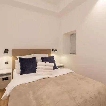 Apartment Cours Saleya Renovated 3 Bedrooms 1 Min To Air Conditioning *