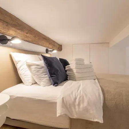 Cours Saleya Renovated 3 Bedrooms 1 Min To Air Conditioning * Nizza