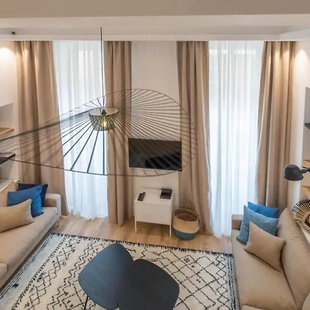 Cours Saleya Renovated 3 Bedrooms 1 Min To Air Conditioning Nizza