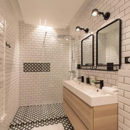 Cours Saleya Renovated 3 Bedrooms 1 Min To Air Conditioning Apartment