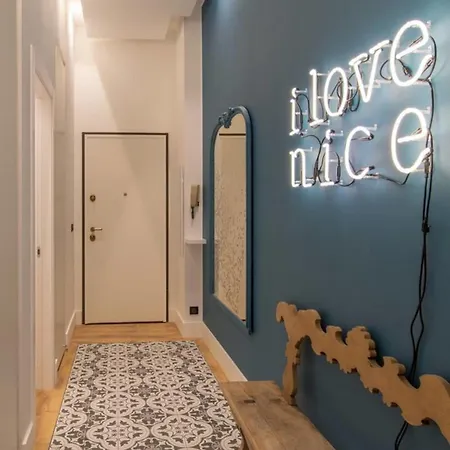 Cours Saleya Renovated 3 Bedrooms 1 Min To Air Conditioning アパート