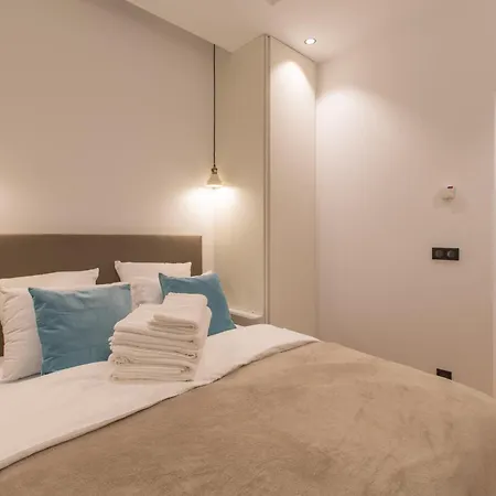アパート Cours Saleya Renovated 3 Bedrooms 1 Min To Air Conditioning ニース