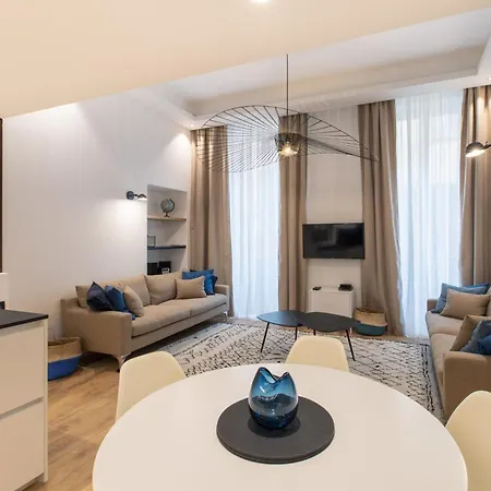 Cours Saleya Renovated 3 Bedrooms 1 Min To Air Conditioning アパート ニース