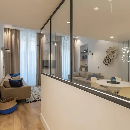 Cours Saleya Renovated 3 Bedrooms 1 Min To Air Conditioning ニース