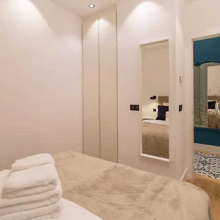 Cours Saleya Renovated 3 Bedrooms 1 Min To Air Conditioning ニース